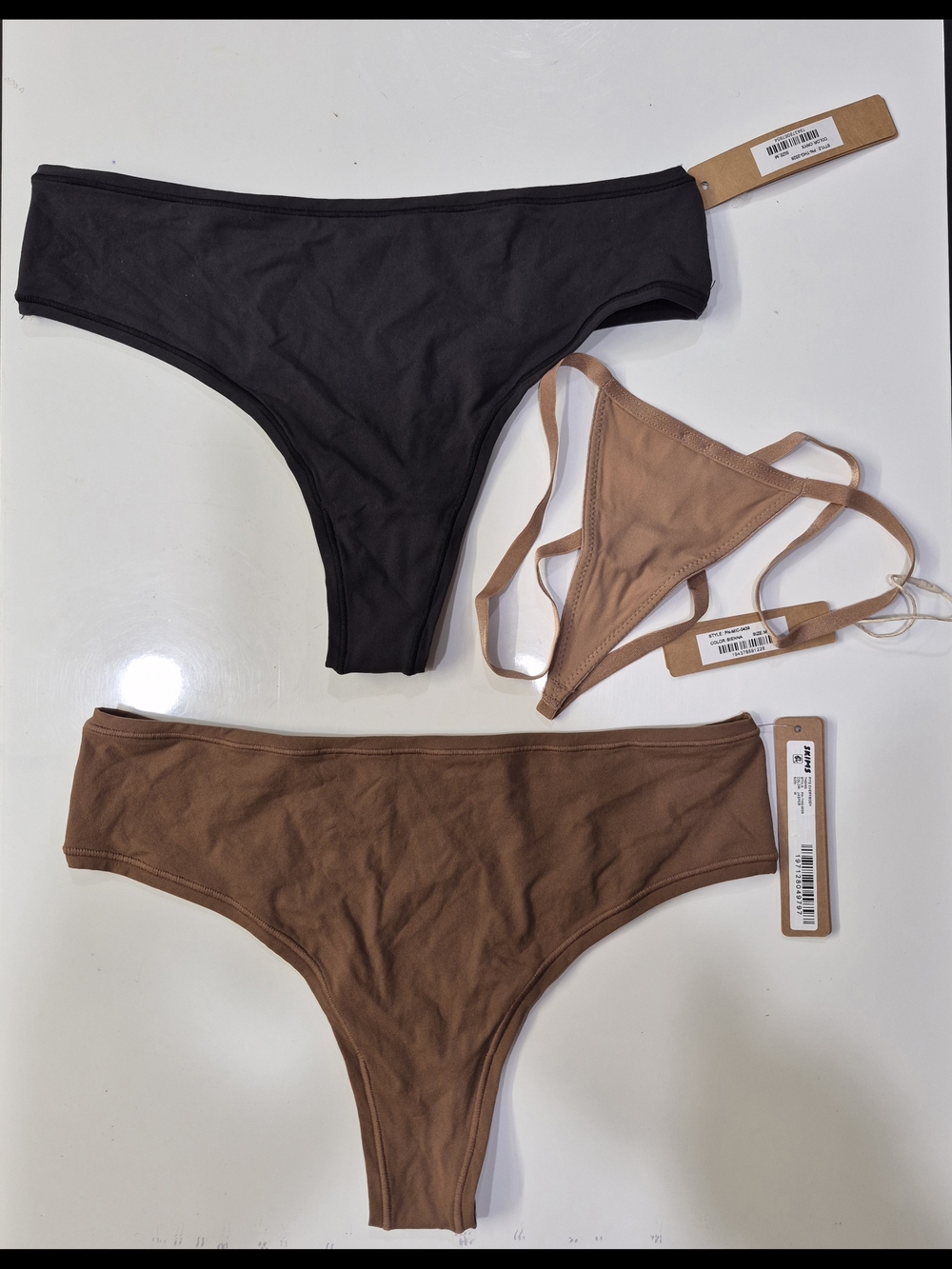 (SKIMS)3 panties for $32 new with tag, Size:M,. SKIMS-Style 026
